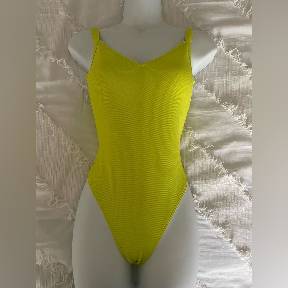 brand new yellow Roxy one piece swimsuit